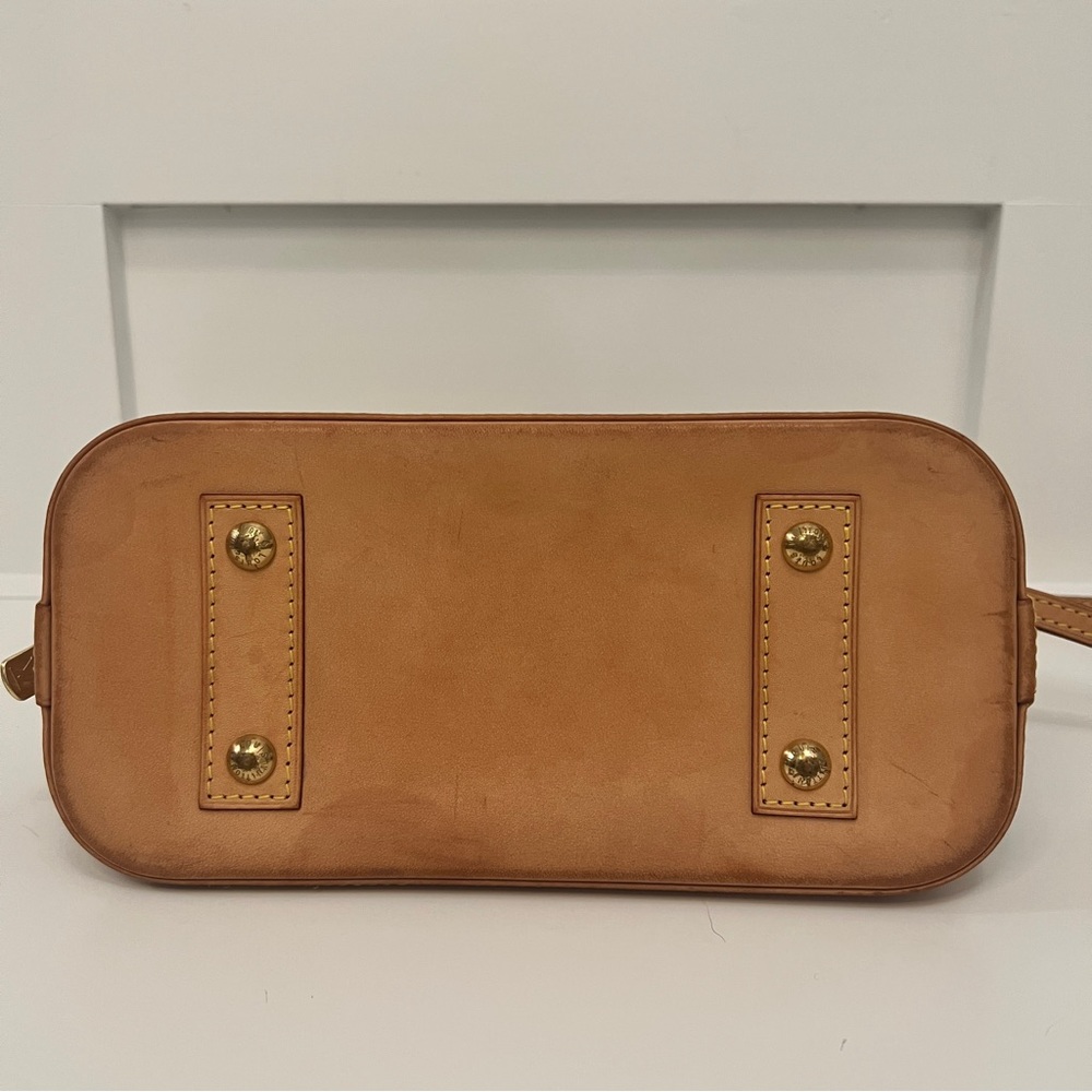 Louis Vuitton Alma BB - Picture 8 of 16